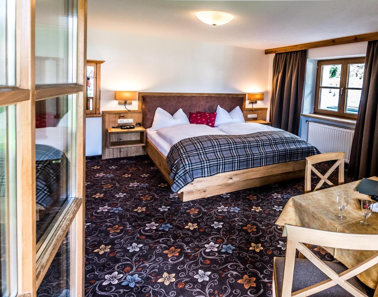 ביברוויר Hotel Zum Goldenen Loewen מראה חיצוני תמונה